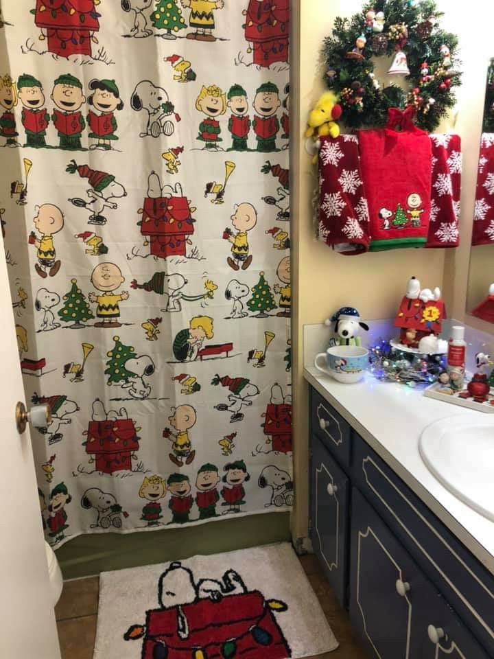 peanuts christmas bathroom decor Snoopy bathroom decor Snoopy gifts, Decor, Snoopy