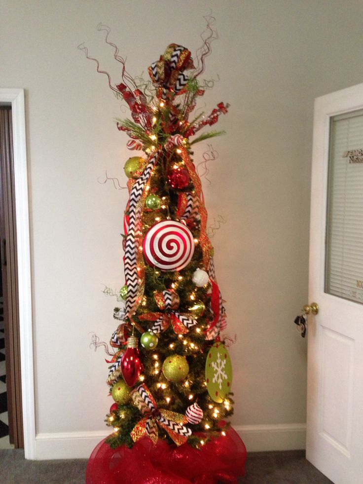 pencil christmas tree decor Pencil tree Pencil christmas tree, Slim christmas tree, Pencil trees decorating ideas