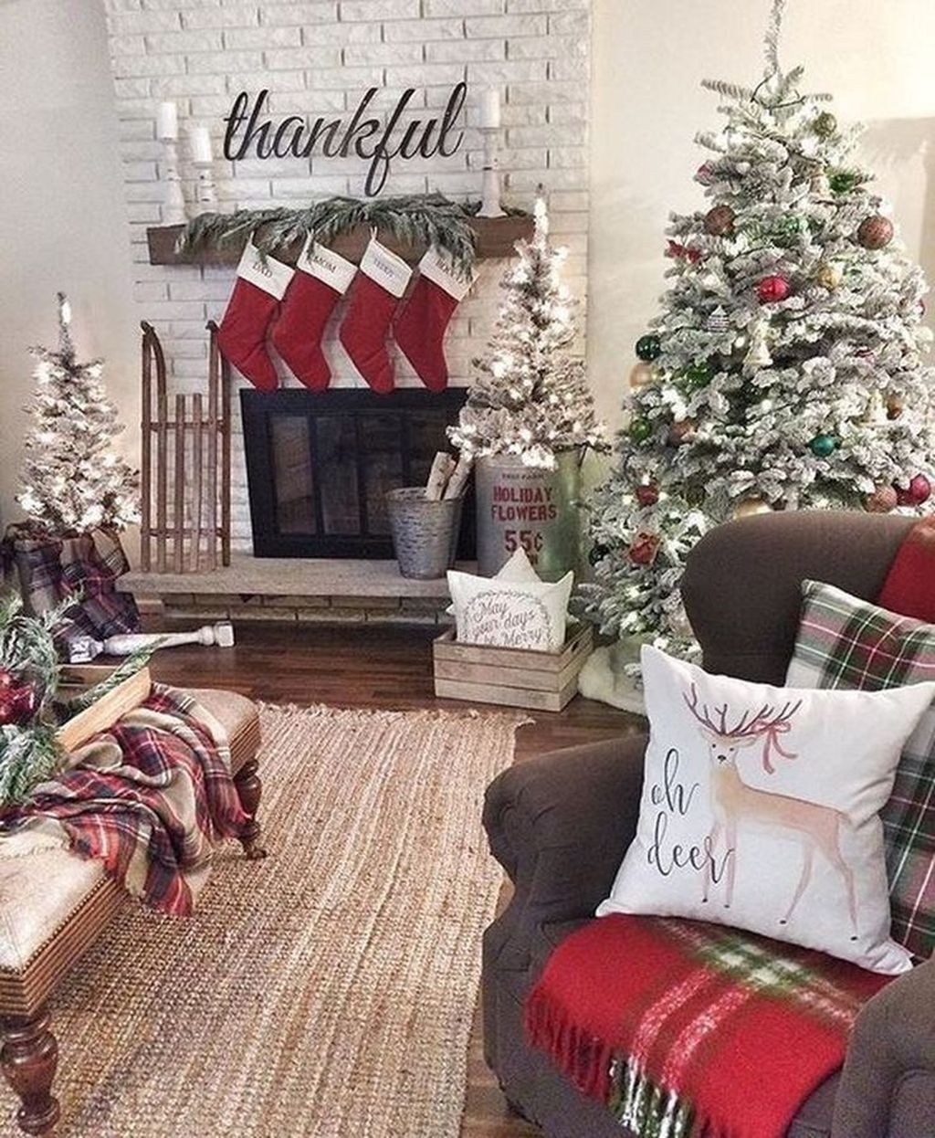 living room farmhouse christmas decor 35 Amazing Farmhouse Christmas Decor Christmas room, Christmas decorations, Holiday decor