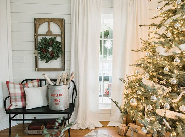 joanna gaines christmas decor Get Christmas decorating ideas form Chip & Joanna Gaines of HGTV's Fixer Upper, and see how the