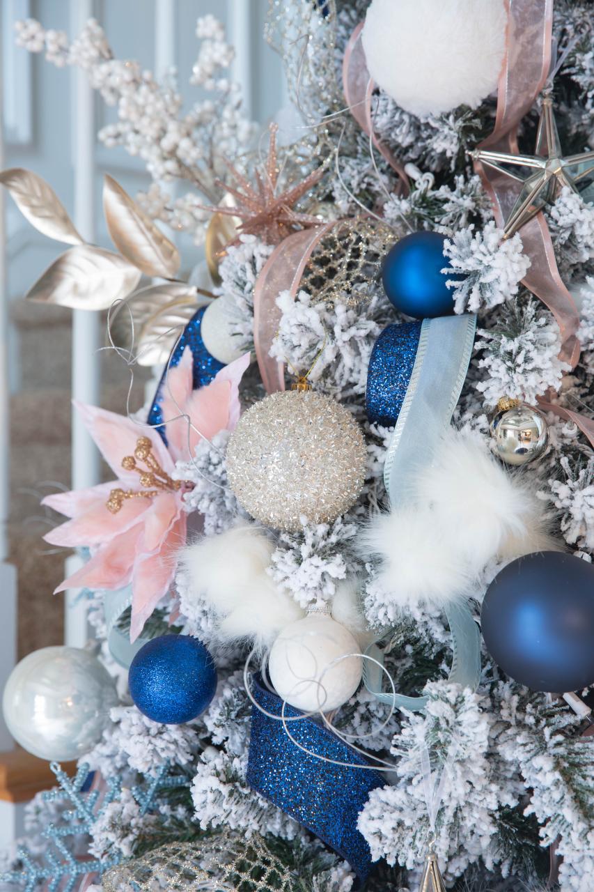 navy blue christmas decor Beautiful navy blue christmas decorations for a Chic Holiday Season