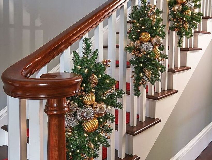 christmas decor on stairs 54 Easy Inexpensive Indoor Decorating Ideas for Christmas Christmas