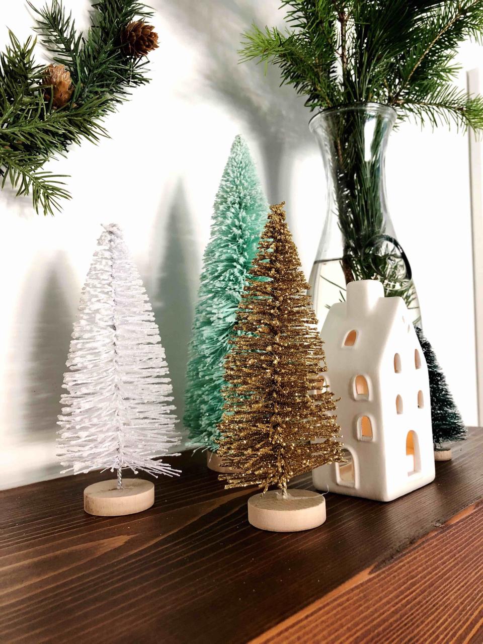 minimalist christmas tree decor 25 Minimalist Christmas Tree Decor Ideas for Your Small Home Minimalist christmas tree