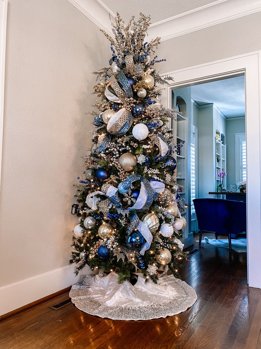 christmas tree blue decor Christmas Tree Colour Scheme, Blue Christmas Tree Decorations, Elegant Christmas Trees