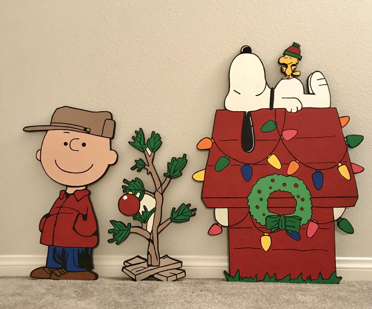 snoopy christmas yard decor Peanuts Characters Christmas Yard Decorations