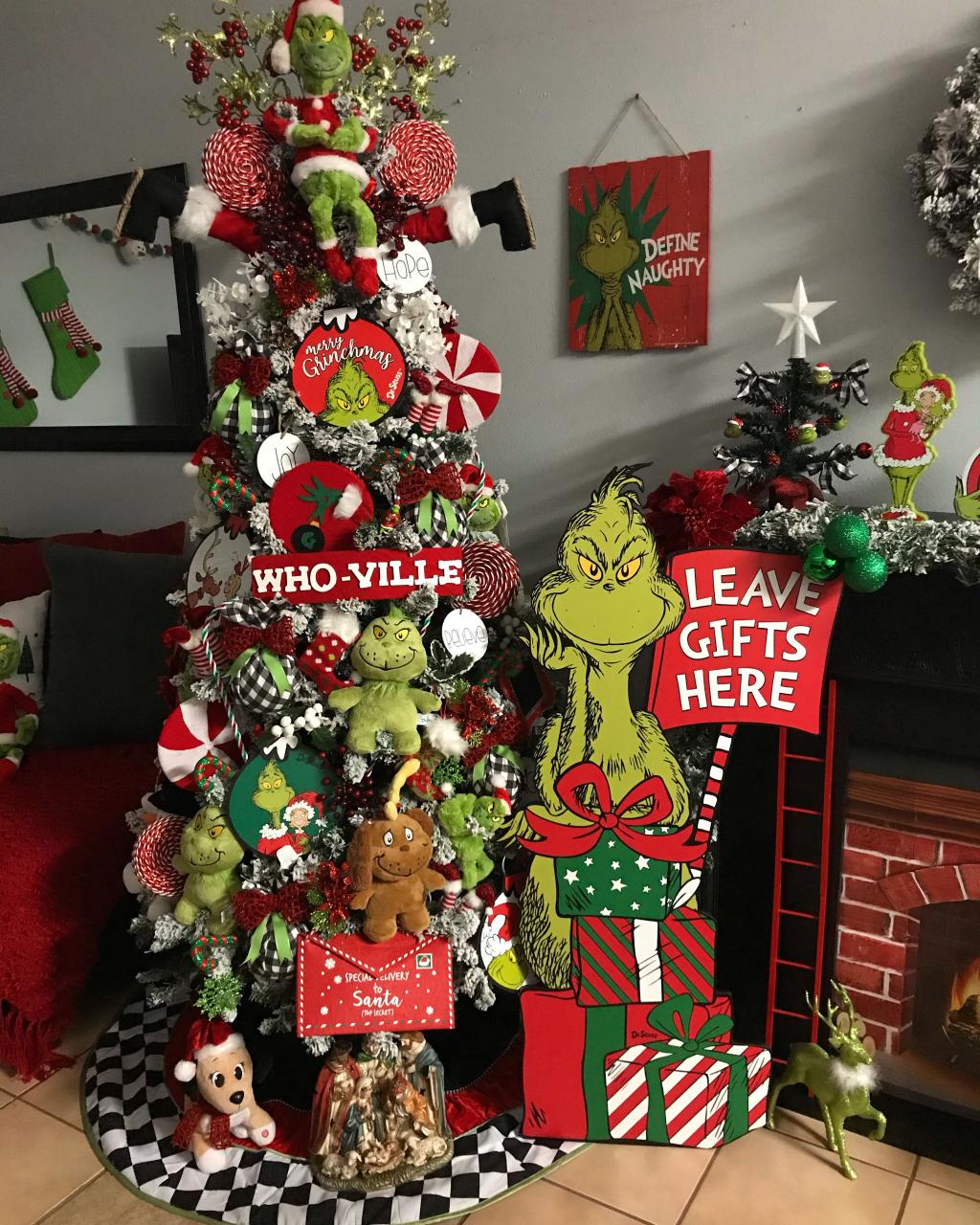 grinch christmas decorations indoor 20 Grinch Christmas Decor Ideas » Lady Decluttered