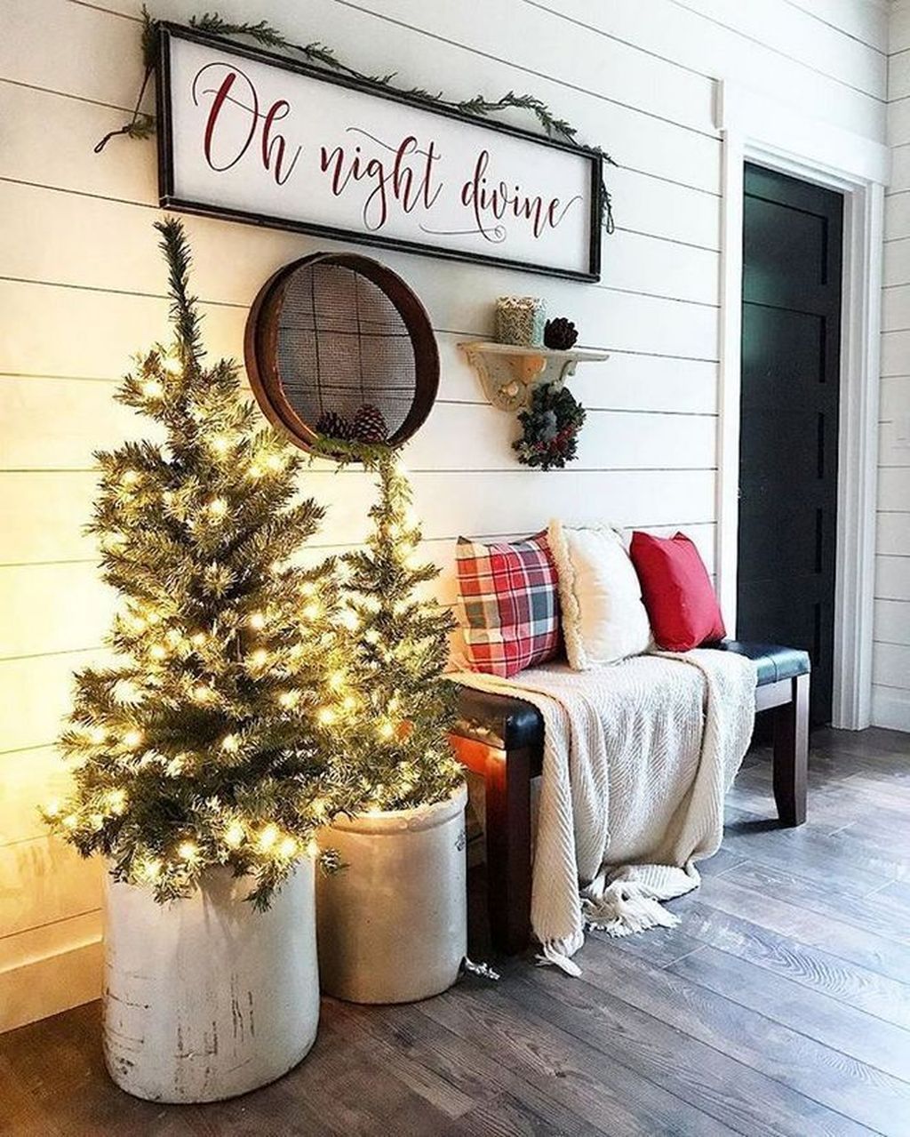 christmas front porch decor 32 Beautiful Winter Porch Decor Ideas You Should Copy Now Christmas entryway, Country