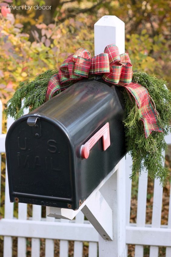 christmas decor for mailbox 30 Christmas Mailbox Decoration Ideas Nikki's Plate Christmas mailbox decorations, Outdoor