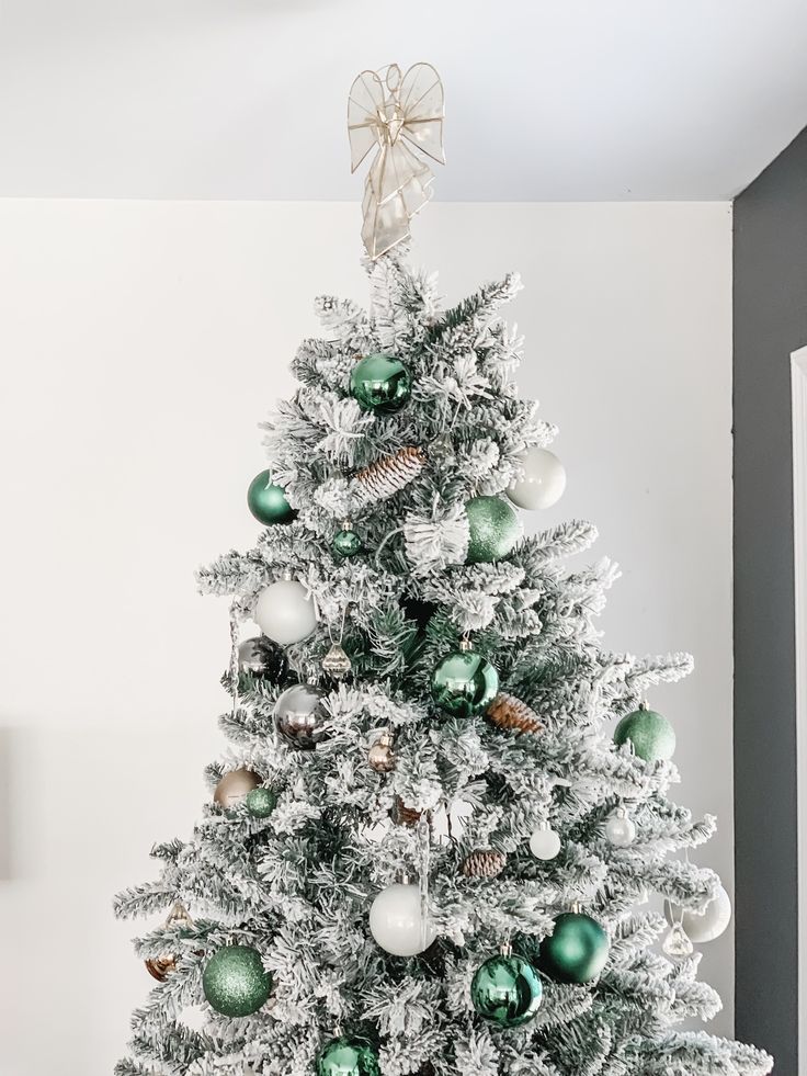 green christmas tree with white decor The Prettiest Emerald Green and White Christmas Tree Decor Green