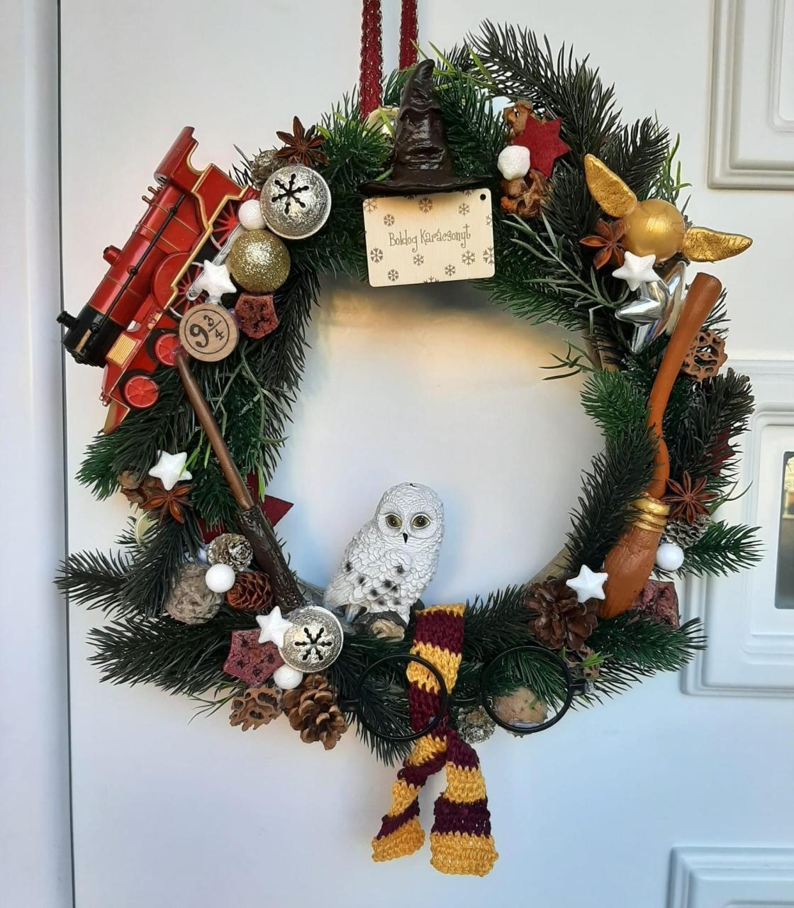 harry potter christmas decor Pin by Lola Bunny on Harry Potter in 2024 Harry potter christmas tree, Harry potter christmas