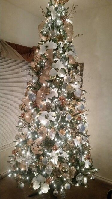 champagne christmas tree decor 20+ Champagne Christmas Tree Decorating Ideas The Urban Decor