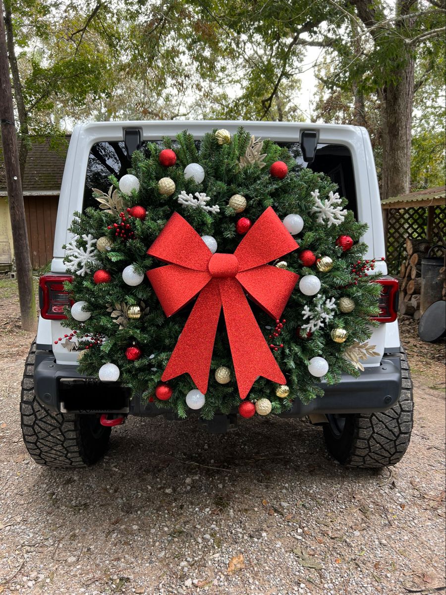 christmas decor for jeep Christmas Parade, Christmas Time, Christmas Crafts, Christmas Wreaths