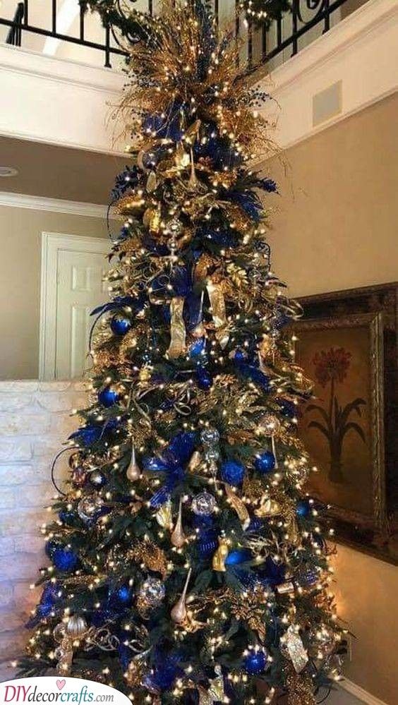 blue and gold christmas tree decor in Gold Mixed With Blue Blue christmas tree decorations, Amazing christmas trees