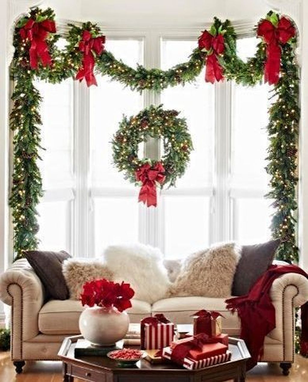 apartment christmas decor ideas 20+ Apartment Christmas Decorating Ideas The Urban Decor