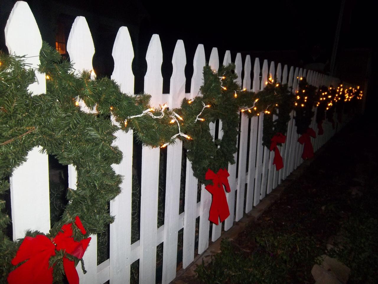 christmas decor for fence 20+ Christmas Decorations Outdoor Fence The Urban Decor