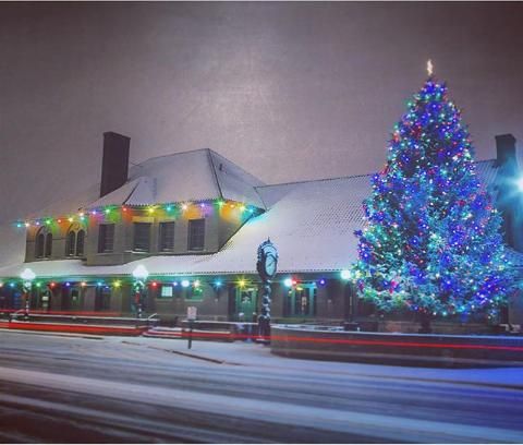 christmas decor fargo nd A lovely winter scene in Fargo, ND. Christmas Past, Retro Christmas