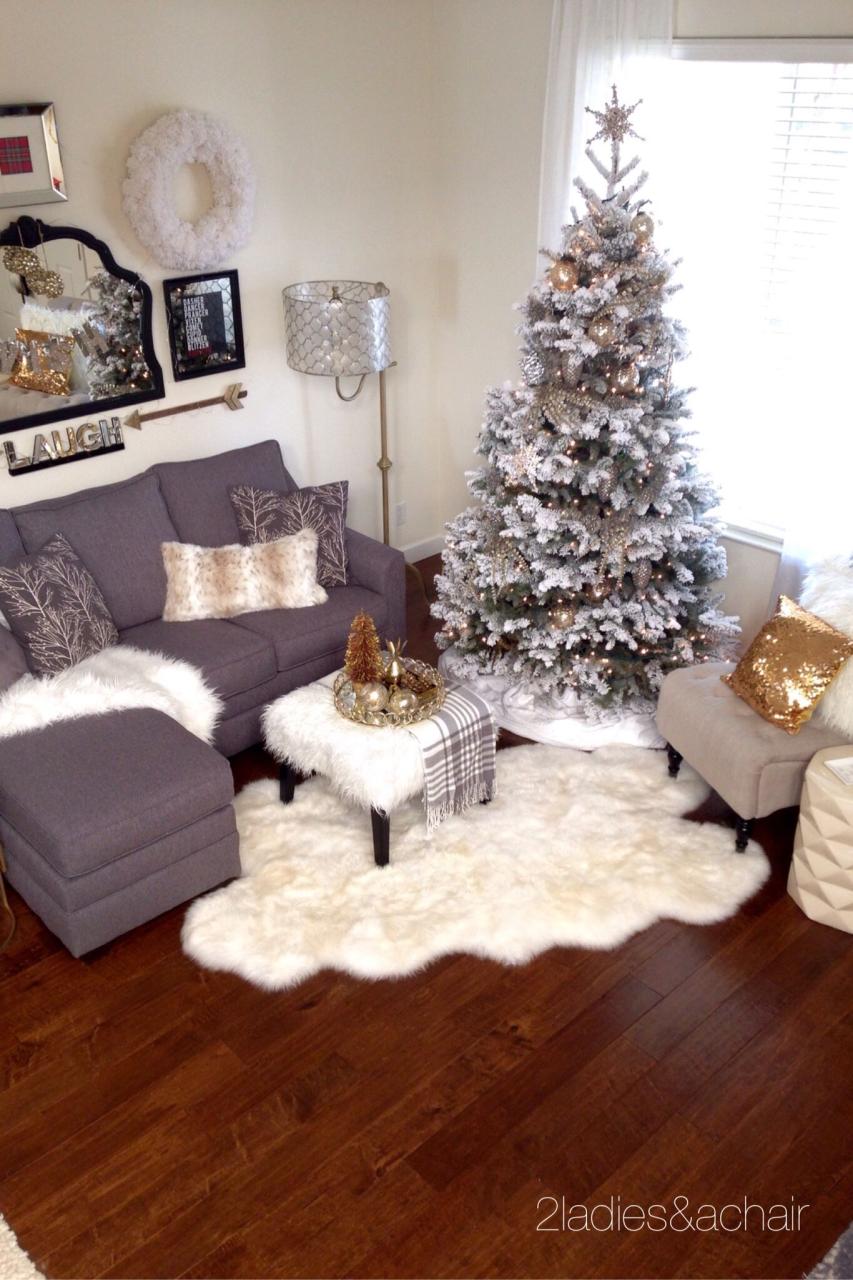 christmas decoration ideas apartment 20++ Small Apartment Christmas Decorating Ideas HOMYHOMEE