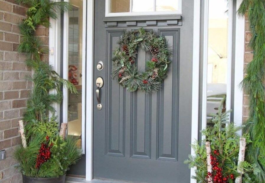 diy front porch christmas decor 65 Simple Christmas Porch Decorating Ideas Front porch christmas decor, Diy christmas door