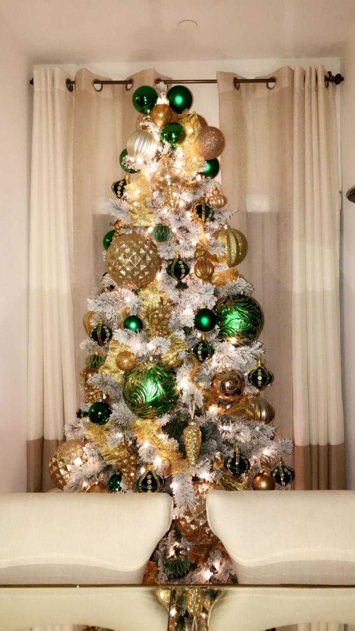 green christmas decor ideas 30+ Green And Gold Christmas Tree HomeDecorish