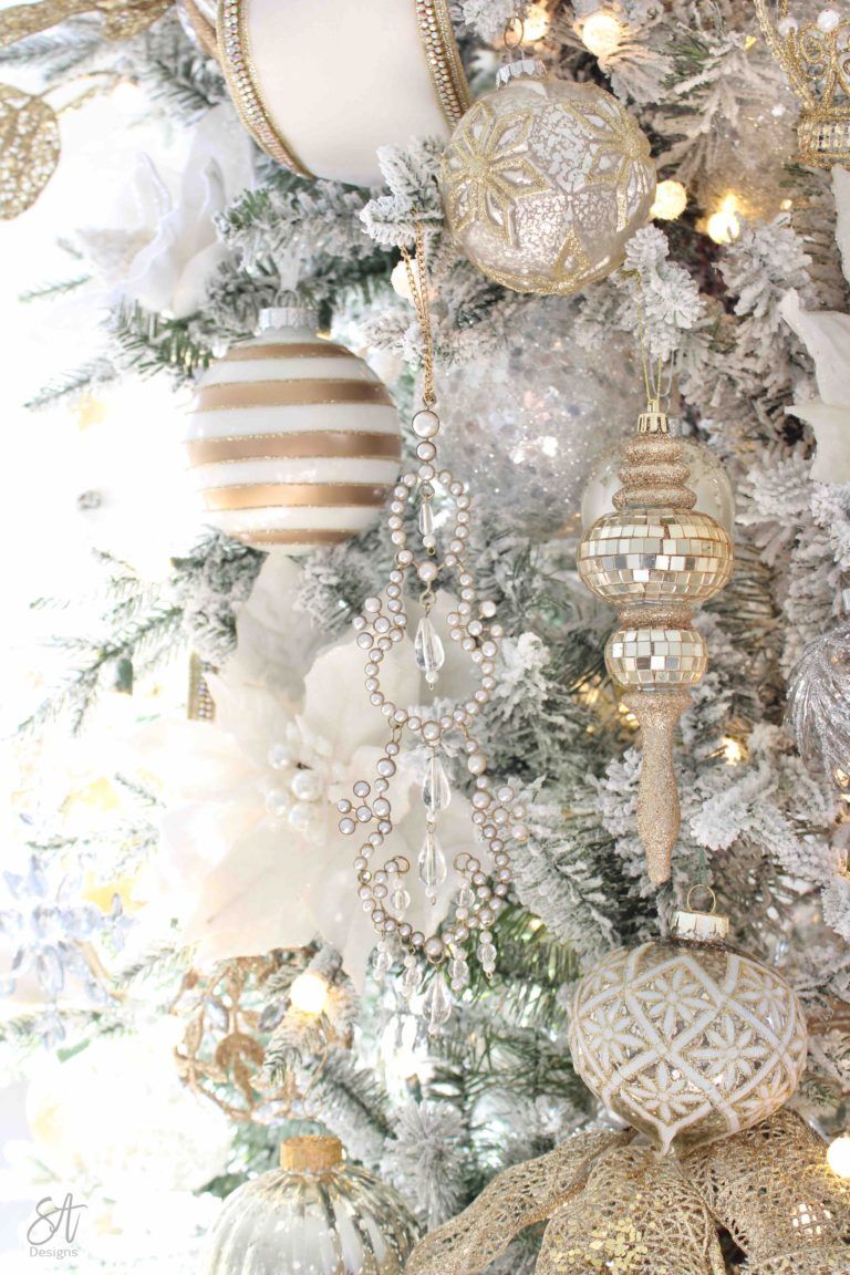 white gold silver christmas decor Glam White Gold christmas decorations, White christmas trees