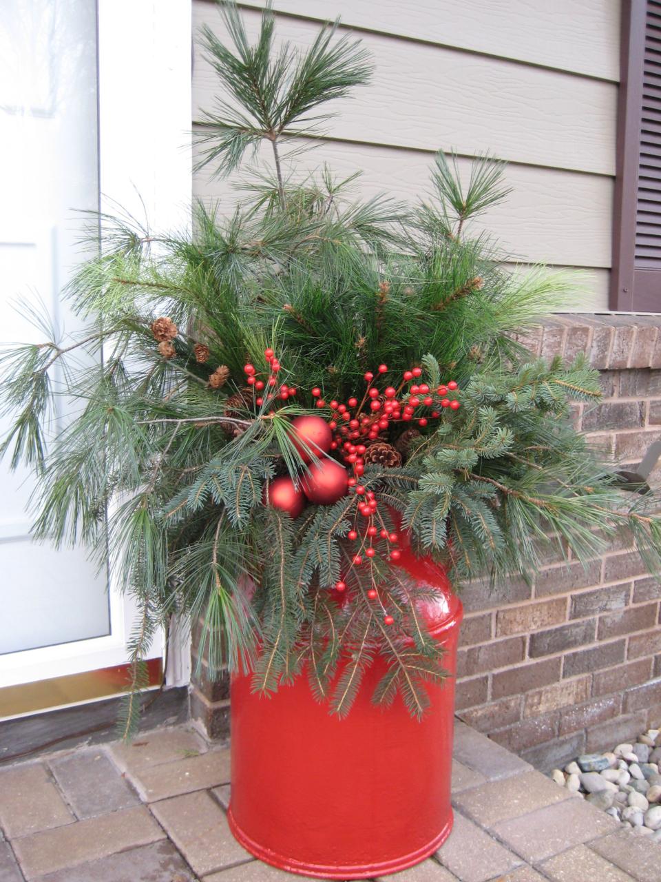 milk can christmas decor Milk can & Christmas Greens! Christmas planters, Christmas