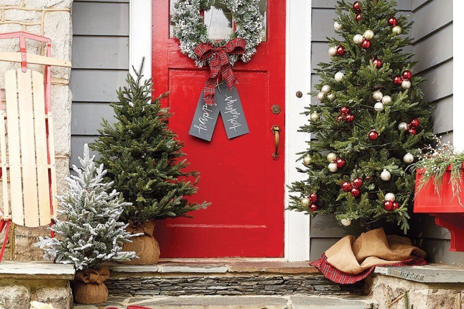 christmas front door decor 10 Festive, Holiday Front Doors to Inspire How to Decorate Front door christmas decorations