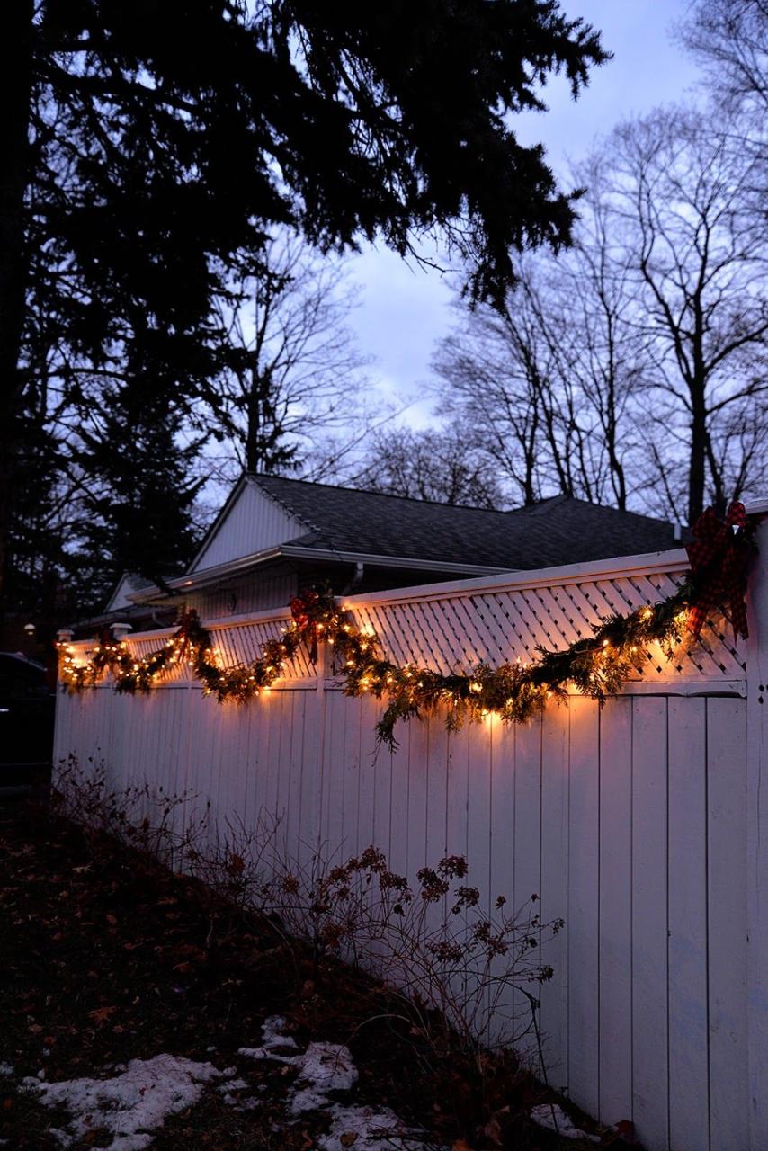 christmas decor for fence 18 christmas decor outdoor fence ideas