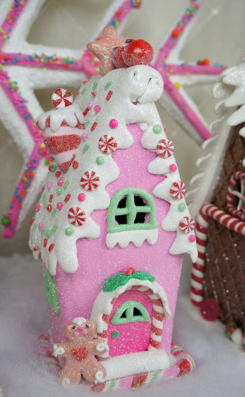 pink gingerbread christmas decor candland chrismass Belle Candyland Christmas Village 04 Gingerbread Christmas Decor