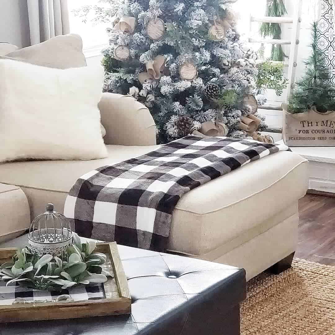 buffalo plaid christmas decor 23 Buffalo Plaid Christmas Ideas to Level Up Your Holiday Décor