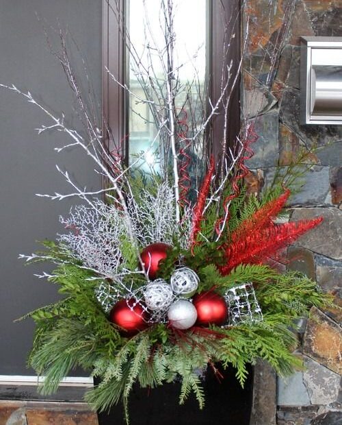 christmas decor for planters 20 Beautiful Winter Planter Ideas in 2024 Christmas garden decorations, Outdoor christmas