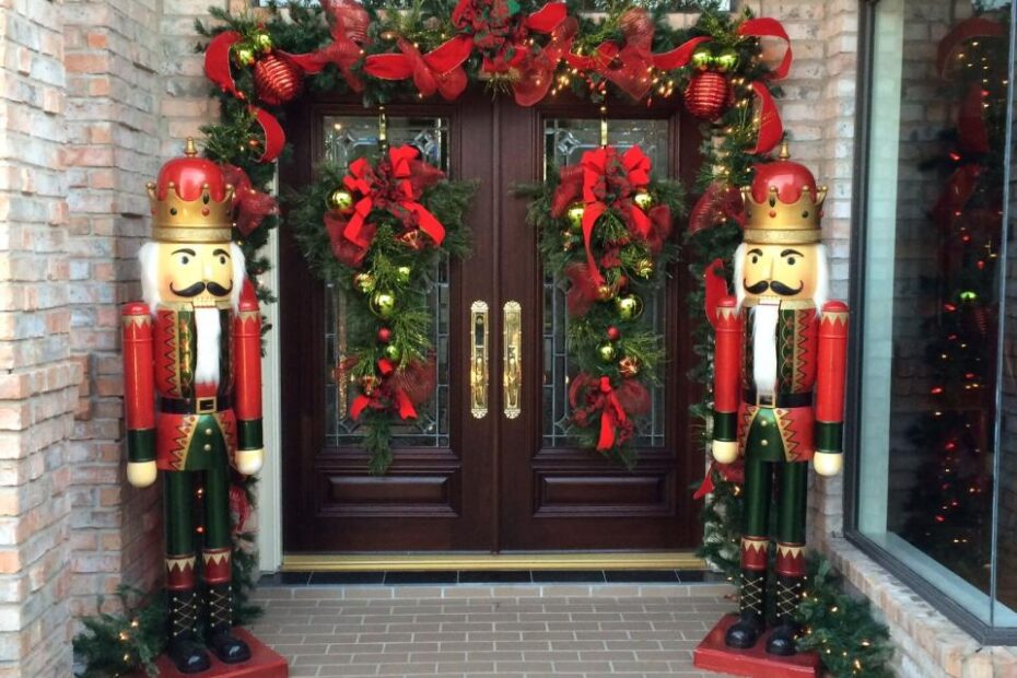 christmas decor for the front door Door 2013 Clear Lake Flowers Front door christmas decorations, Christmas door decoration