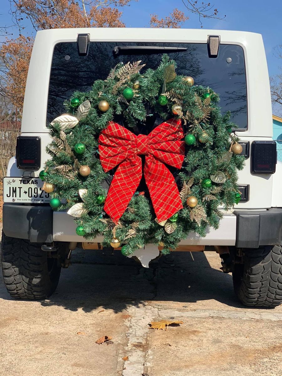 christmas decor for jeep Christmas Jeep Jeep lights, Christmas car decorations, Custom jeep