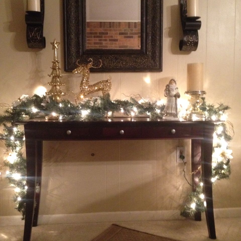 christmas decor for console table 20+ Christmas Console Table Decor The Urban Decor