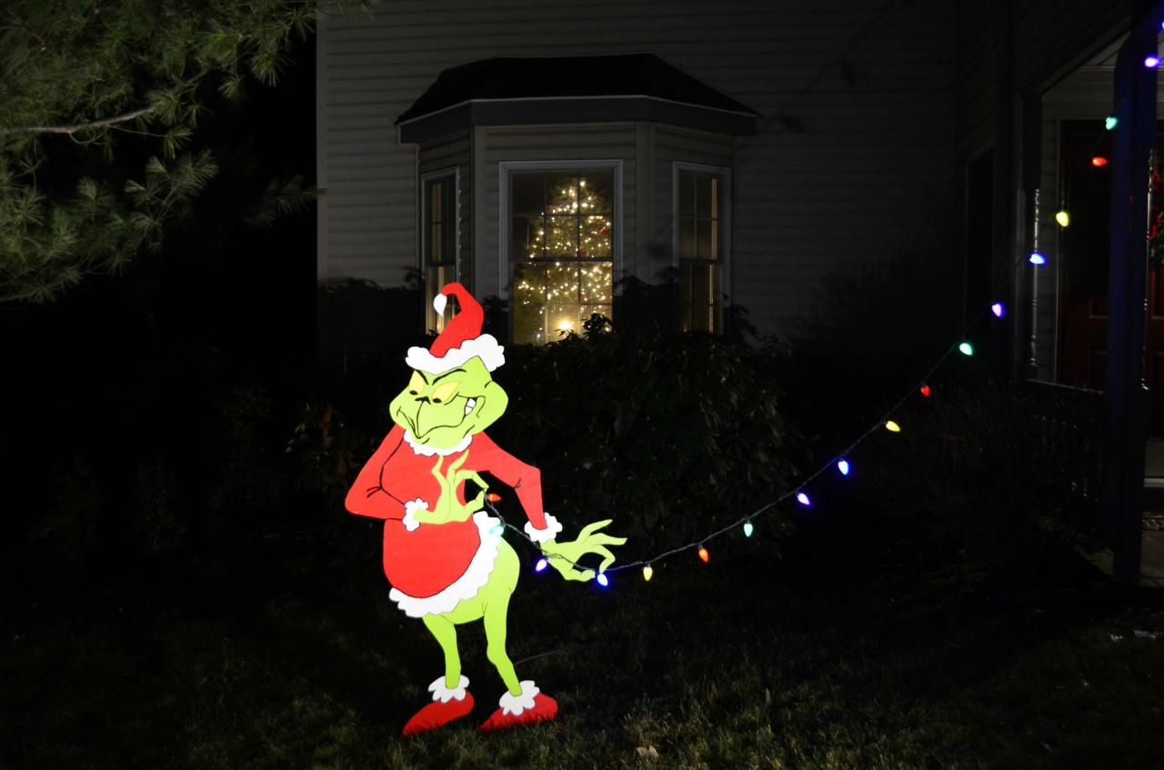 grinch christmas outside decor grinch outside decorations Grinch Grinch decorations, Christmas