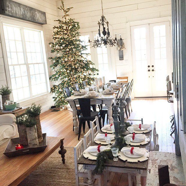 joanna gaines christmas decor Chip and Joanna Gaines Joanna gaines christmas, Christmas home, Farmhouse christmas