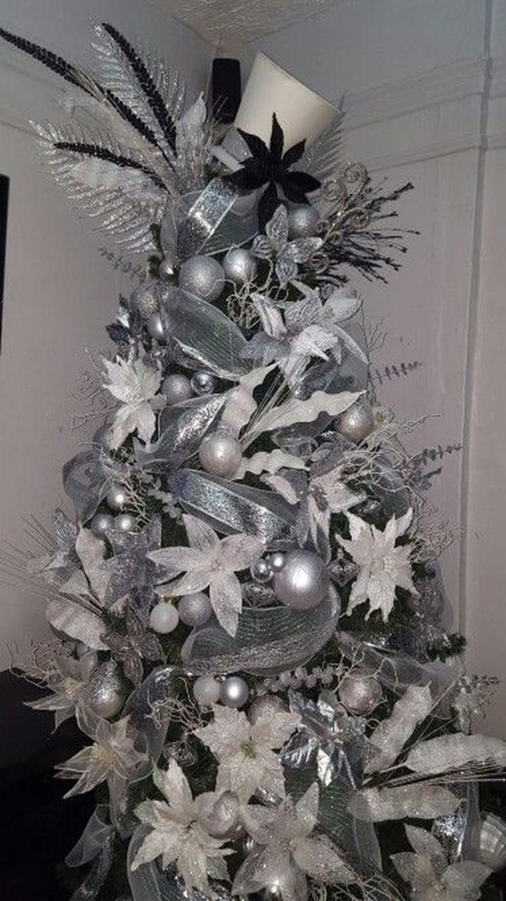 silver and white christmas decor 35 Adorable Silver And White Christmas Tree Decorating Ideas To Try… Silver and white