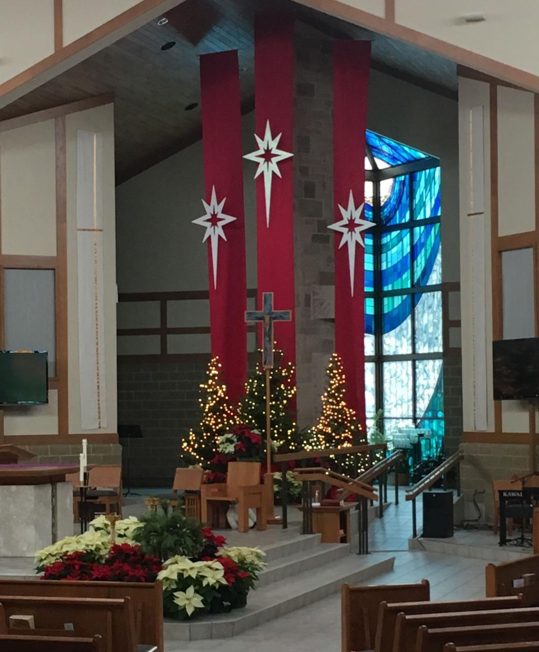 church decor for christmas 30+ Church Christmas Decorating Ideas DECOOMO