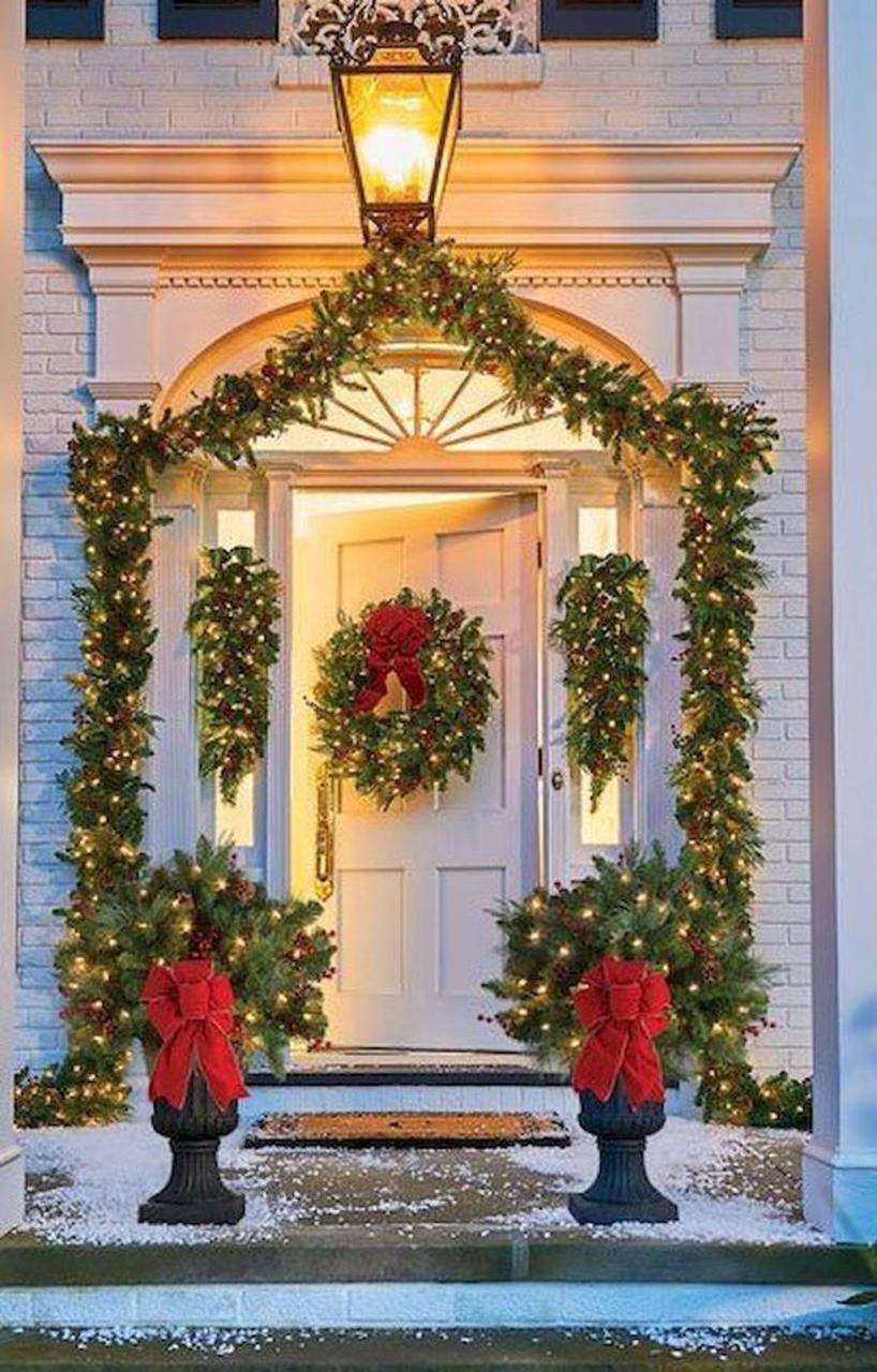 vintage outdoor christmas decor Awesome Christmas Lights Ideas For Exterior Decoration 11 HMDCRTN