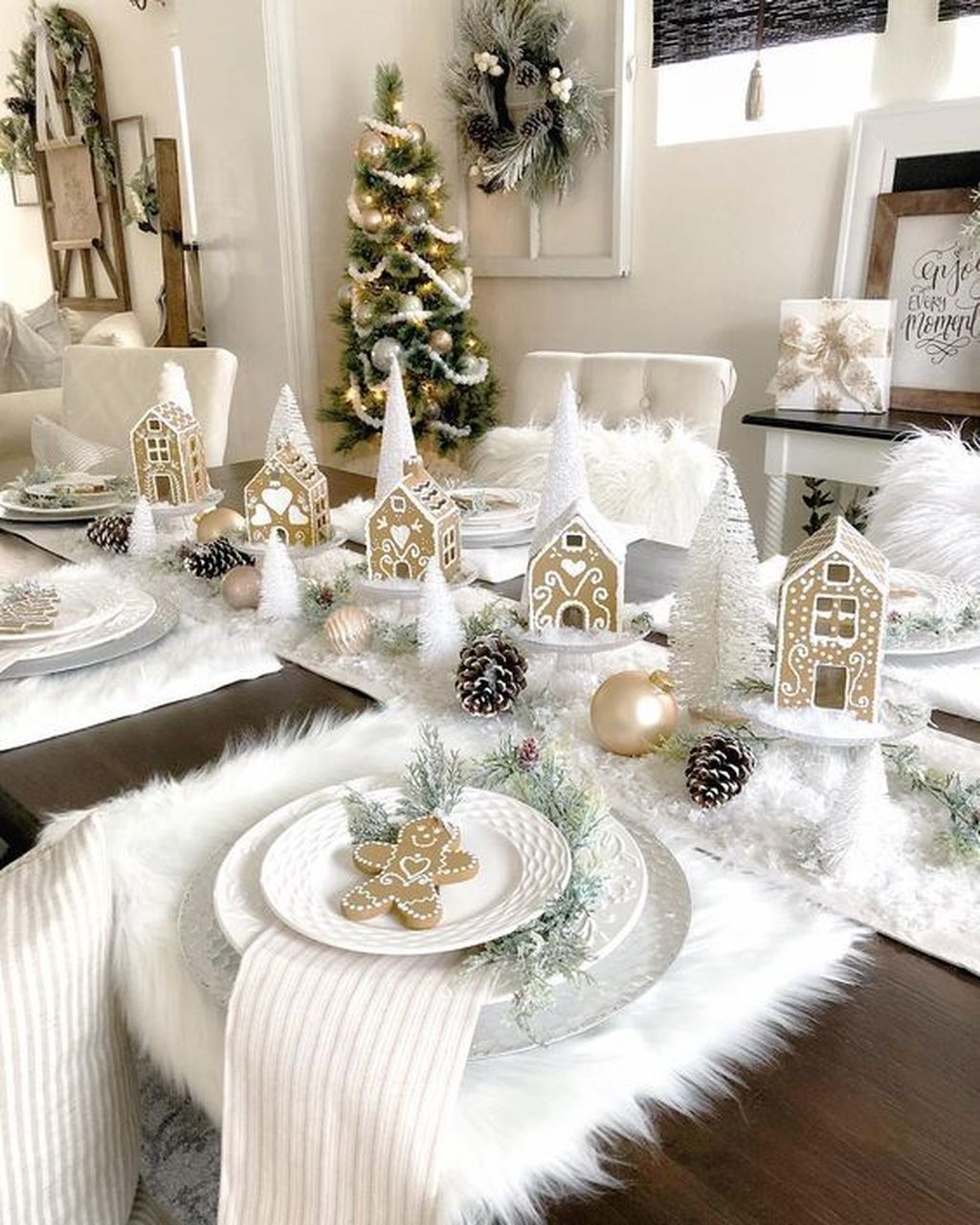 dining room christmas decor 36 Beautiful Christmas Table Centerpieces For Your Dining Room HMDCRTN