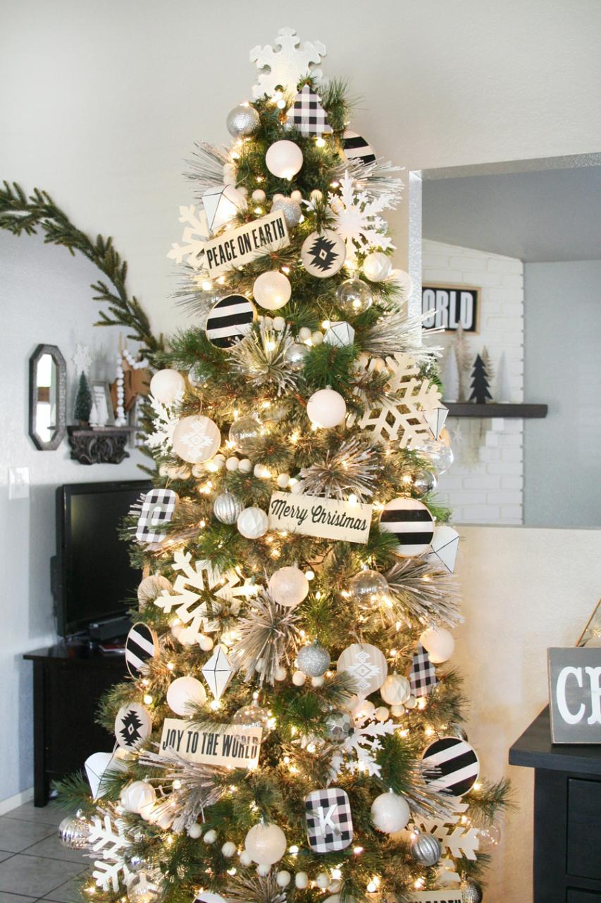 black and white christmas decor ideas Black & White Christmas Tree Decor