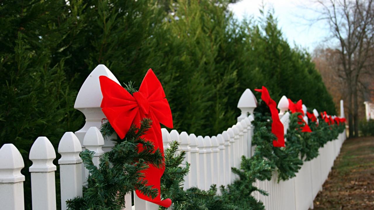 christmas decor for fence Fence Decoration Ideas for Christmas Clarksville Fencing