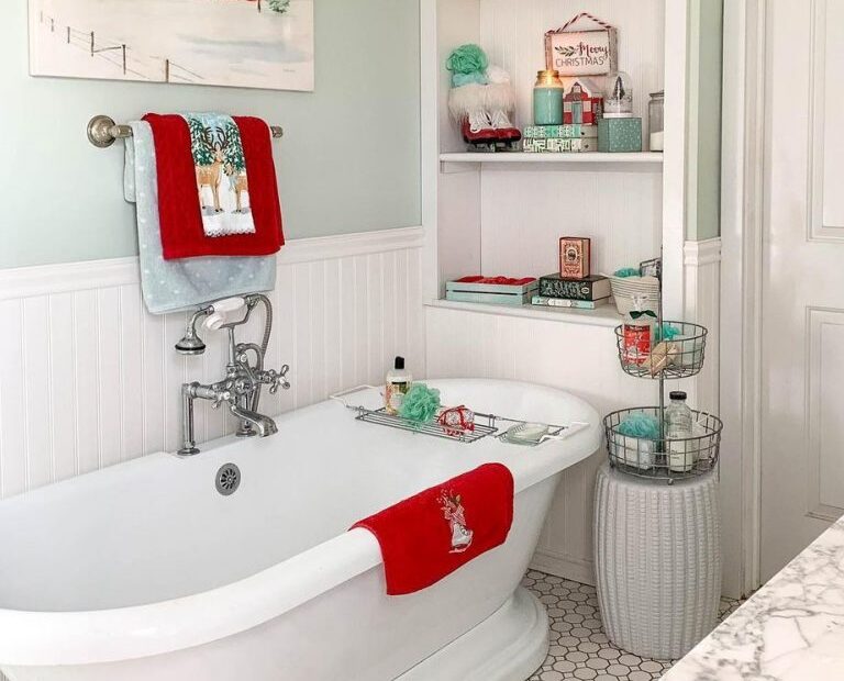 christmas decor for the bathroom 10 Essential Christmas Bathroom Decorations