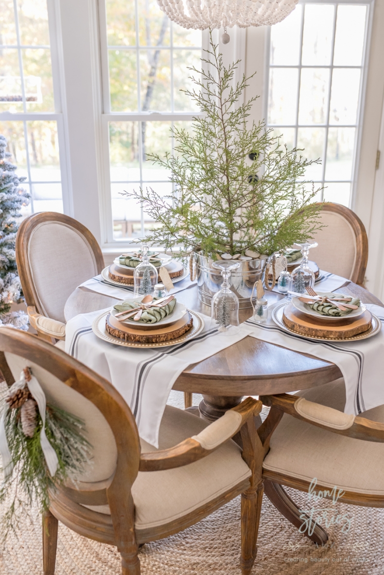 christmas decor for round table Top 99 round table christmas decor ideas for a festive dining experience