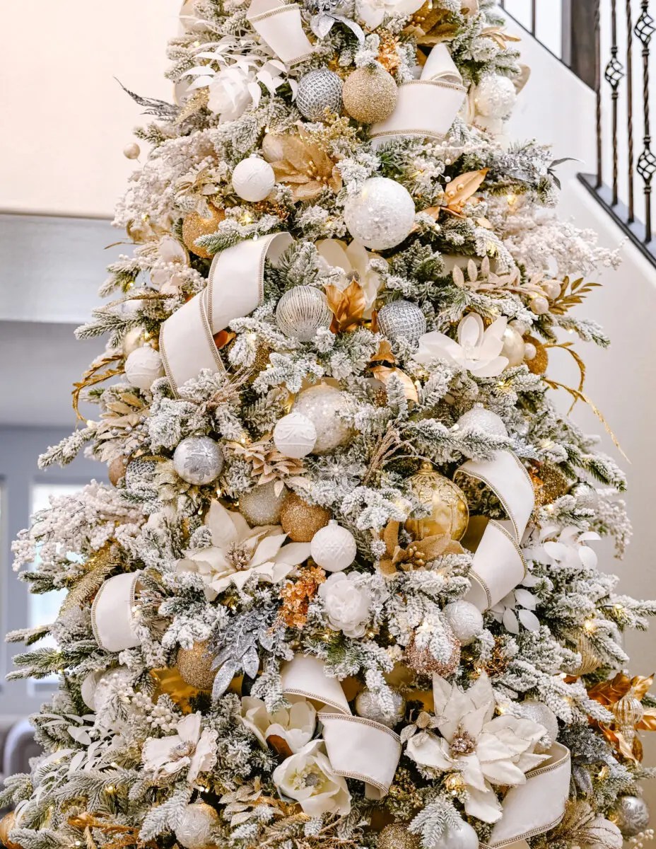 white silver gold christmas decor Glamorous White, Gold, and Silver Christmas Tree