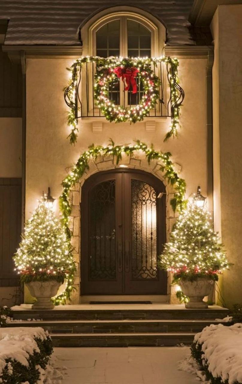 outdoor christmas wall decor 25 Amazing Outdoor Christmas Decorations Feed Inspiration