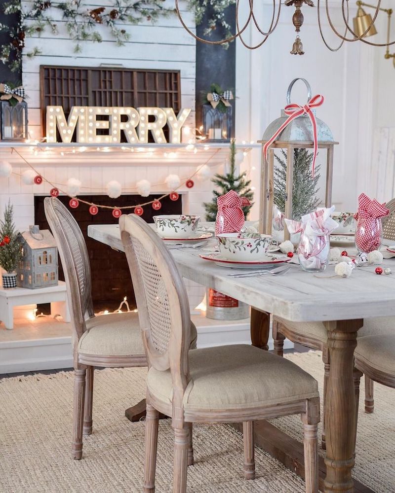 christmas dining room decor 21 Christmas Dining Room Decor Ideas