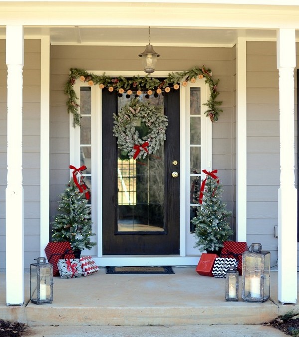 christmas front door decor ideas Simple Christmas Front Door Decor Ideas To Make It More The ART in LIFE