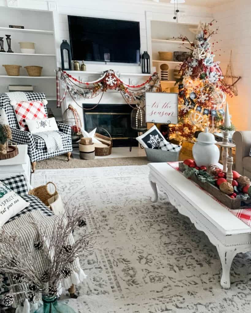 black and white plaid christmas decor 24 Ideas for Black and White Plaid Christmas Décor This Season