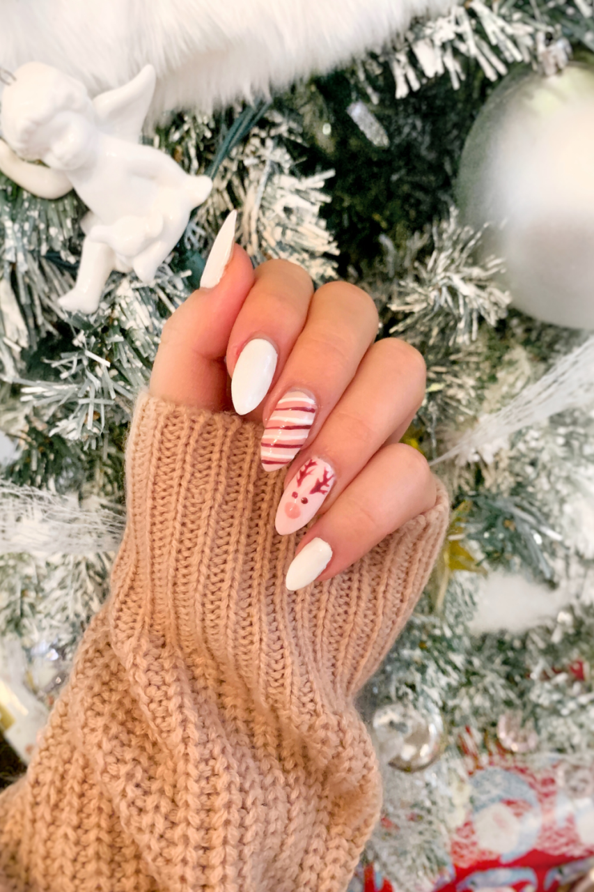 christmas design ideas nails Festive Christmas Nail Designs for 2020 Holiday Nail Art Ideas