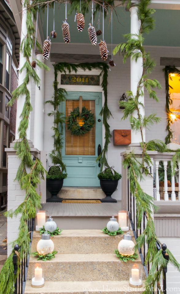 diy christmas porch decor 20 Beautiful Christmas Porch Ideas {DIY Christmas Decorating}